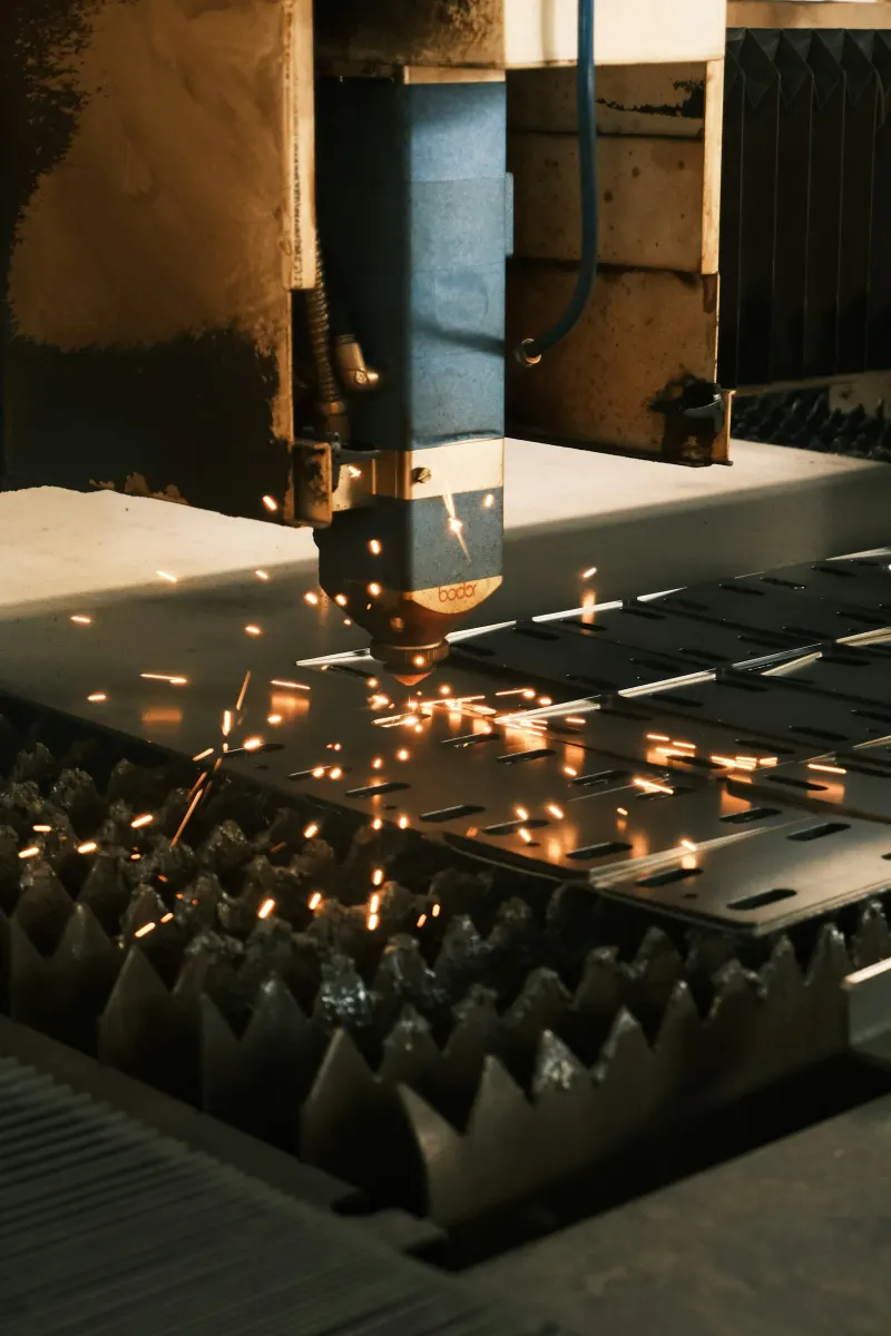 Laser cutting machine with sparks